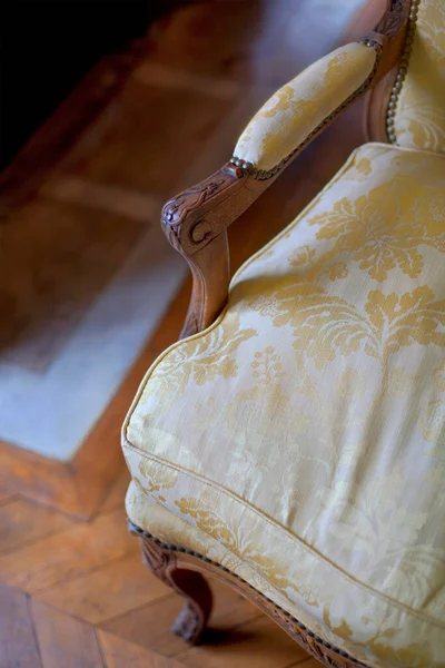 Close Classic Wooden Armchair Floor Background — Stock Photo, Image