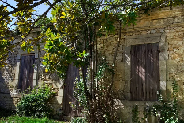 Bir Fransız köyünde eski püskü mimari