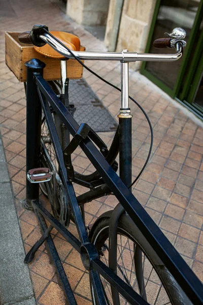 Bicicleta Estacionada Uma Calçada — Fotografia de Stock