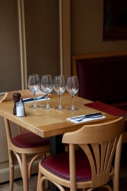 Bir Fransız bistro masa ayarla