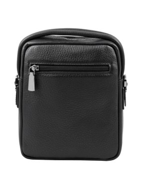 Mat siyah deriden yapılmış modern erkek çantası beyaz izole edilmiş arka plana yerleştirilmiş.