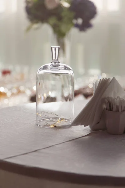 Lumières Fées Sous Dôme Verre Placé Sur Table Avec Des — Photo