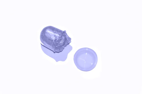 2022 'nin renklerinin gösterimi - Çok Peri. Pantone, Violet renginde 2022 yılının rengi. Kalemler mor