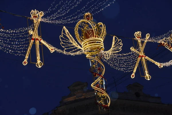 Ist Zeit Für Weihnachts Und Neujahrsbeleuchtungen Abendliche Straßenbeleuchtung Der Europäischen — Stockfoto