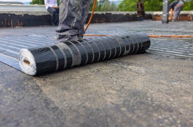 Bituminous membranlı su geçirmez sistem detayları ve çatıya kurulumu.