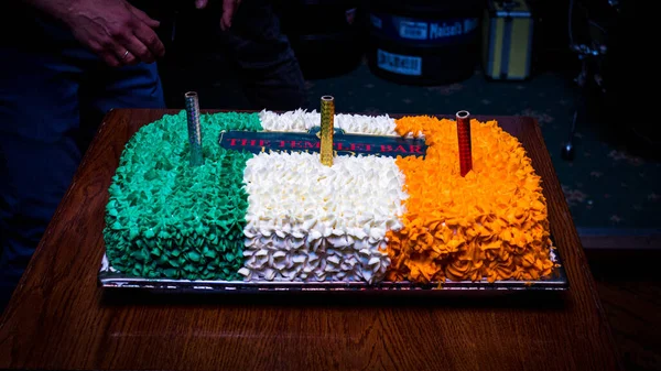 İrlanda bayrağının renginde pasta