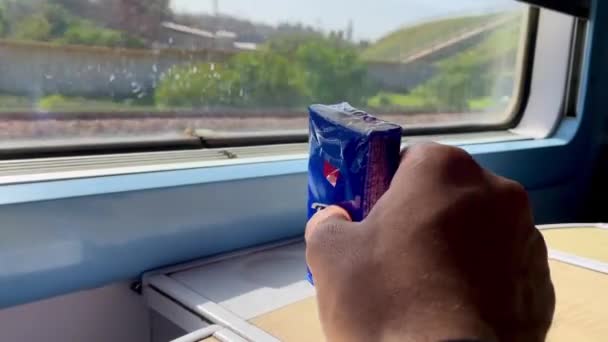 Homem Irreconhecível Brincando Com Pacote Tecido Compacto Dentro Trem Movimento — Vídeo de Stock
