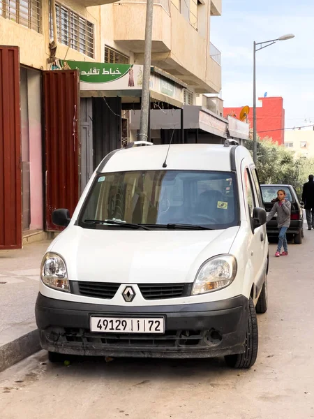 Renault Kangoo Samochód Zaparkowany Bocznicy — Zdjęcie stockowe