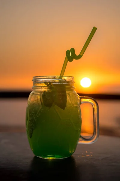 Mojito Drink Mit Sonnenuntergang — Stockfoto