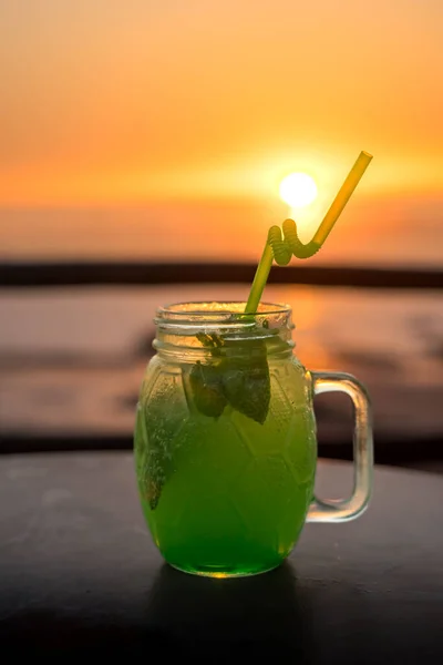 Mojito Drink Mit Sonnenuntergang — Stockfoto