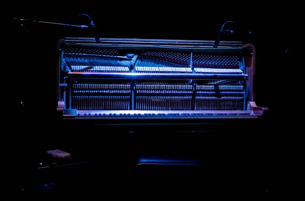 Полное Фото Старого Деревянного Фортепиано — стоковое фото