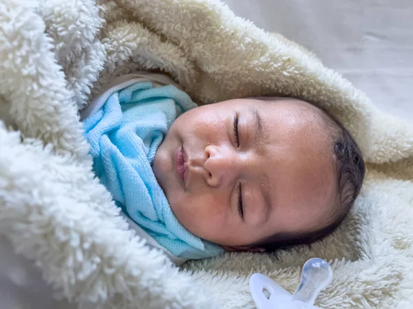Sweet Peaceful Baby Lying White Bedsheet Enjoy Daytime Nap — Stok fotoğraf