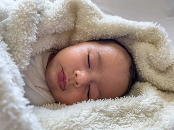 Sweet Peaceful Baby Lying White Bedsheet Enjoy Daytime Nap — Stok fotoğraf