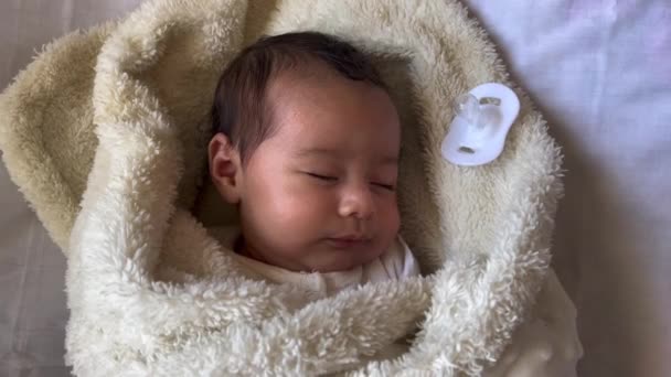 Sweet Peaceful Baby Lying White Bedsheet Enjoy Daytime Nap — Stok video