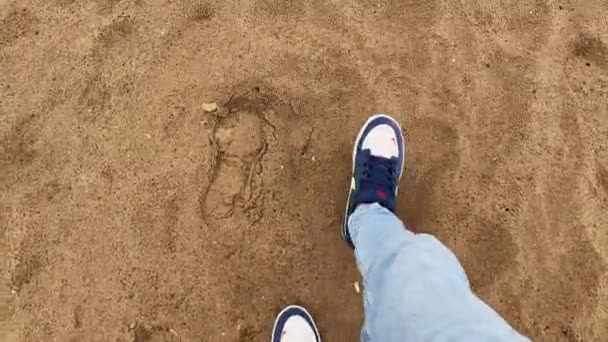 Unrecognizable Man Walking Beach His Blue Nike Shoes — ストック動画