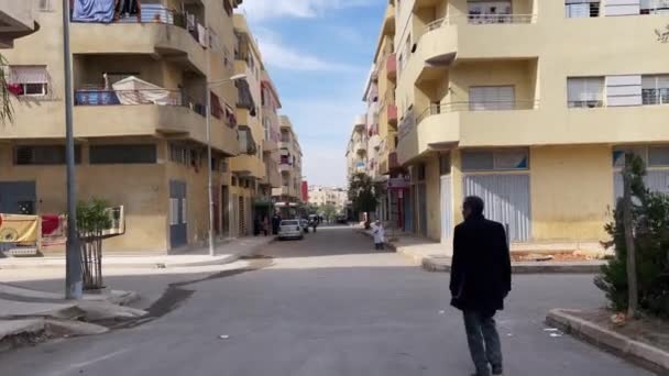 Filmagem Pov Andando Bairro Residencial — Vídeo de Stock