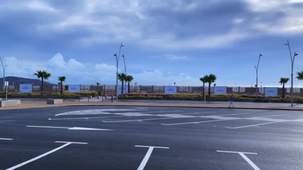 Covid 19大流行病期间的空置停车场 — 图库视频影像