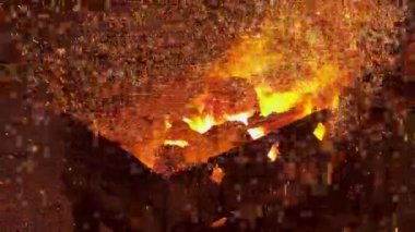 Yanan kömür alevlerinin parçacıkları kırmızı pullarla sıçrıyor