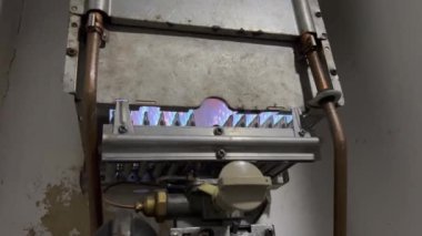 Gaz suyu ısıtıcısı açıldı.