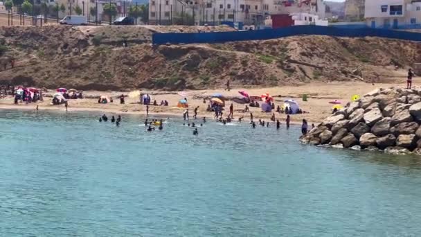 People Enjoying Summer Holiday Beach — Stock video