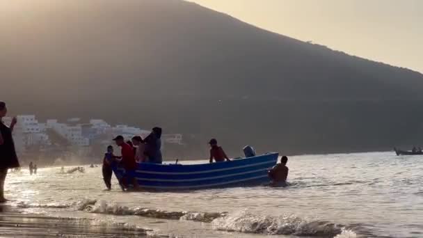 Tour Boat Approaching Shore Mediterranean Sea Golden Hour — Stock Video