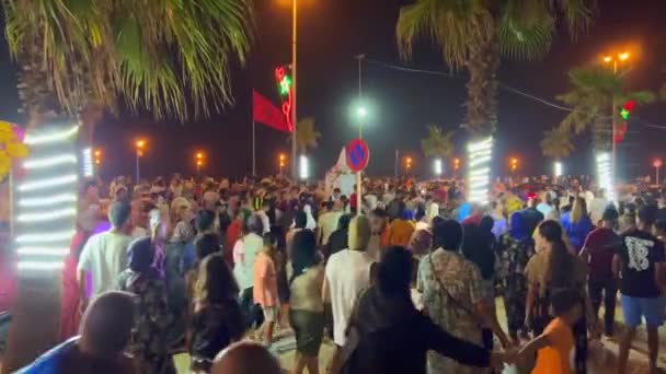 Mensen Marcheren Weg Tijdens Een Marokkaanse Bruiloft — Stockvideo
