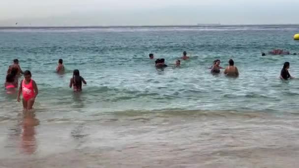 Pessoas Nadando Mar Mediterrâneo — Vídeo de Stock