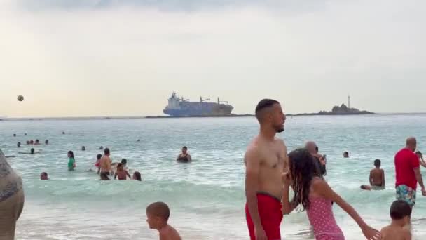 Tempo Reale Persone Che Nuotano Sul Mar Mediterraneo Con Nave — Video Stock