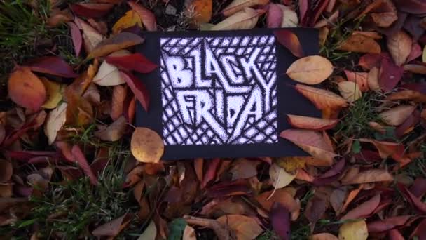 Художественная Иллюстрация Черная Пятница Красных Осенних Листьях — стоковое видео