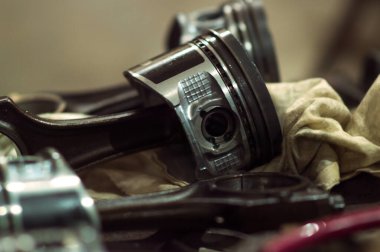 Turbo motor gücü artışı için pistonların motor onarımı