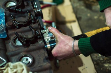 Turbo motor gücü artışı için pistonların motor onarımı