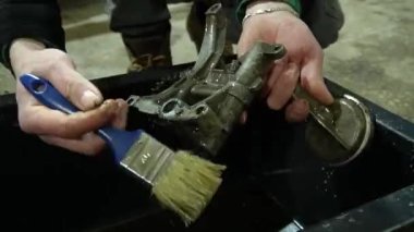  Araba motoru montajı yağ pompası sökülmesi ve sifon onarımı