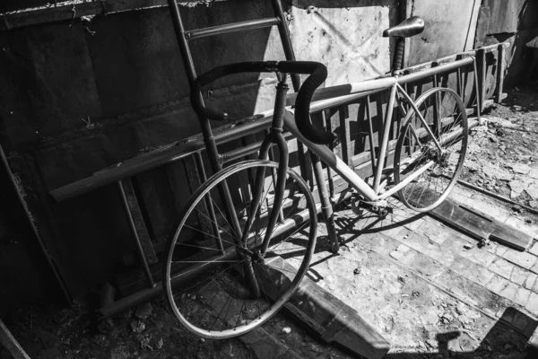 Reparação Bicicletas Esportivas Antigas Sem Borracha Foto Preto Branco — Fotografia de Stock