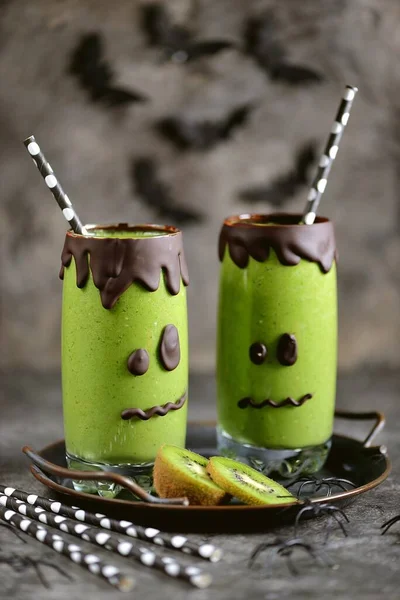 Zdravý Jogurt Kiwi Celer Špenátový Koktejl Legrační Nápad Halloween Party — Stock fotografie