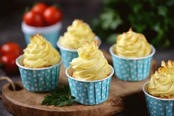 Deliziosi Cupcake Pollo Macinato Caldo Con Purè Patate Cibo Festivo — Foto Stock