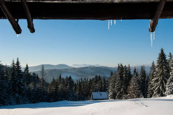 Vista Desde Ventana Las Montañas Una Mañana Invierno Beskids Polonia — Foto de Stock