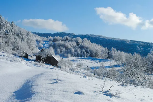 Paisaje Montañoso Invernal Día Soleado Con Cielo Azul Beskids Polonia — Foto de Stock