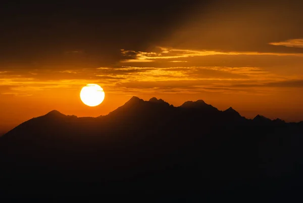 Dark Mountain Peaks Setting Orange Sun Tatra Mountains Poland — Stock Photo, Image