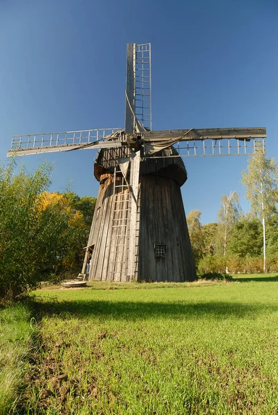 Lublin Polen September 2012 Holzwindmühle Inmitten Der Felder Einem Sonnigen — Stockfoto