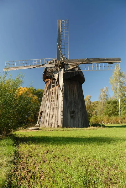 Lublin Pologne Septembre 2012 Moulin Vent Bois Parmi Les Champs — Photo