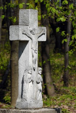Lublin, Polonya - Mayıs 2015: Geleneksel yol kenarı taşı haçı