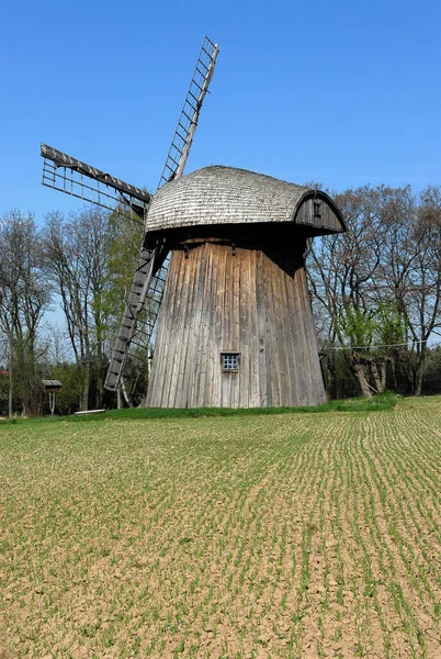 Lublin Pologne Mai 2015 Moulin Vent Traditionnel Bois Sur Terrain — Photo