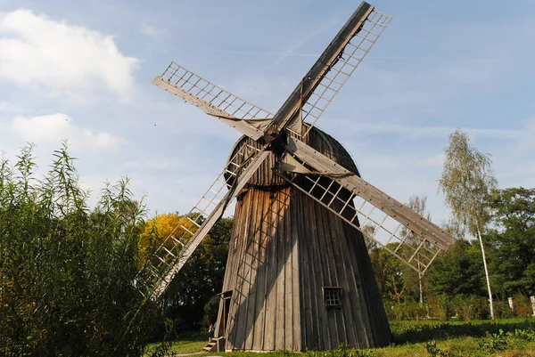 Lublin Pologne Mai 2015 Moulin Vent Traditionnel Bois Sur Terrain — Photo