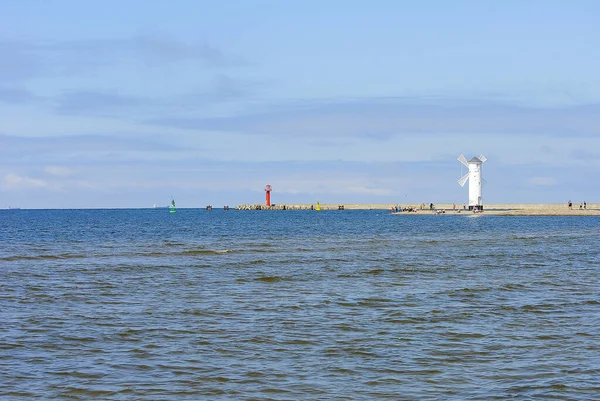 Swinoujcie Polonia Junio 2018 Molino Viento Faro Rompeolas Entrada Del — Foto de Stock