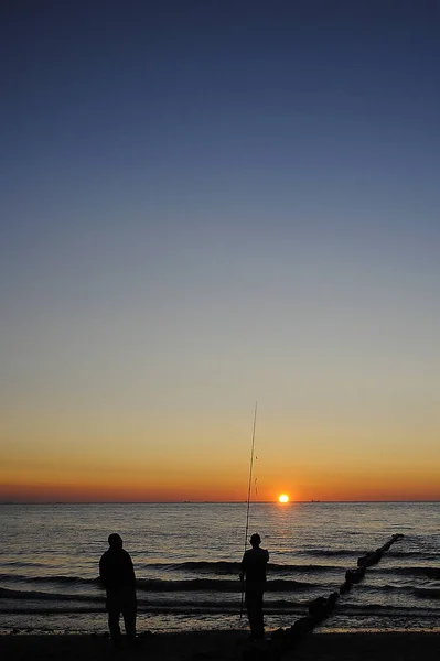 Miedzyzdroje Mar Báltico Polonia Junio 2018 Siluetas Dos Pescadores Playa — Foto de Stock