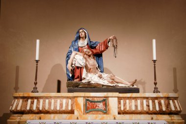 Roma, İtalya - Haziran 2000: Taş Pieta İsa ve Meryem Ana Heykeli