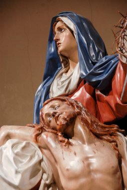 Roma, İtalya - Haziran 2000: Taş Pieta İsa ve Meryem Ana Heykeli