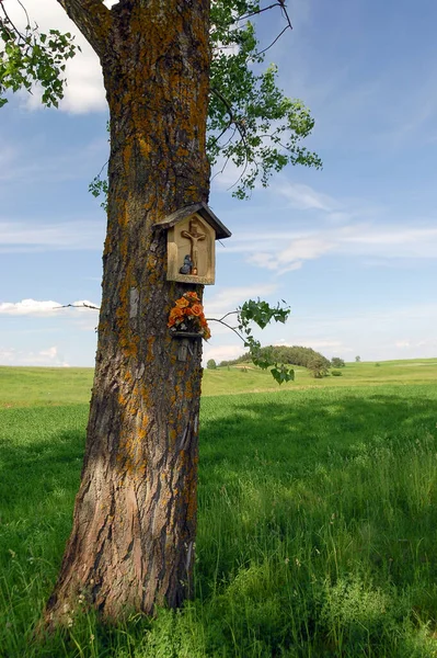 Traditional Roadside Shrine Rural Landscape Chapel Sunny Day Poland — ストック写真