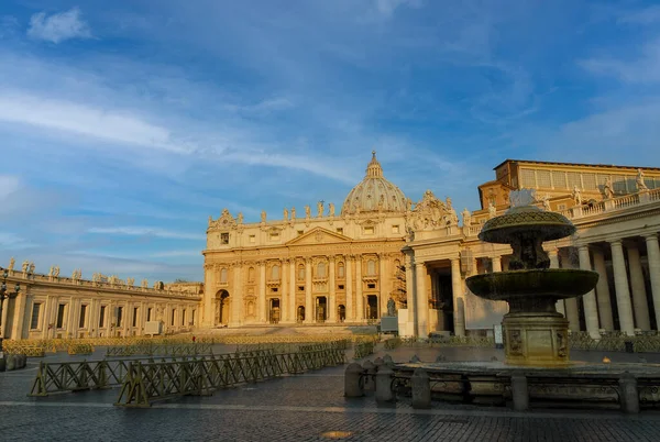 意大利罗马梵蒂冈 2000年6月 夏日阳光灿烂的圣彼得广场景观 — 图库照片