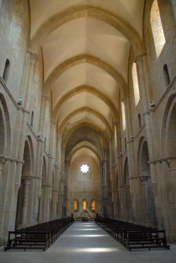 Priverno, İtalya - Haziran 2000: Fossanova Manastırı, kilise nave manzarası